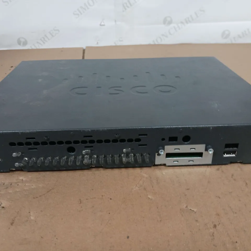 UNBOXED CISCO 881 INTEGRATED SERVICE ROUTER