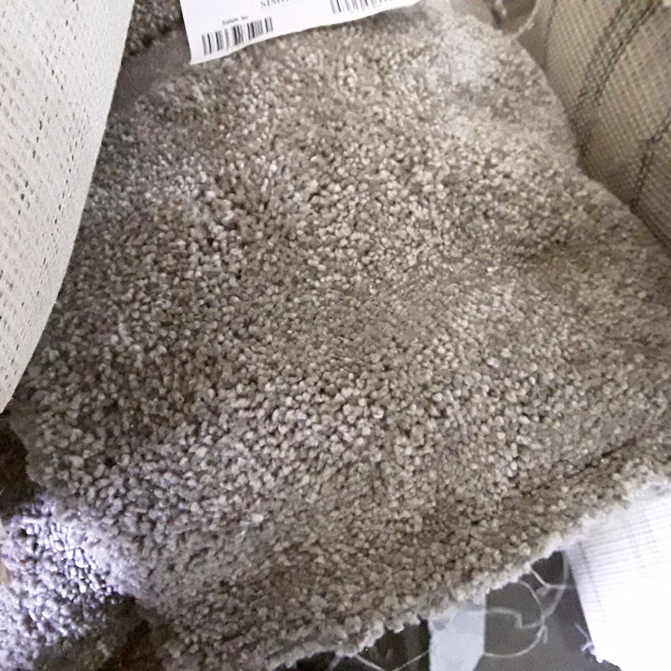 ROLL OF QUALITY GREY CARPET