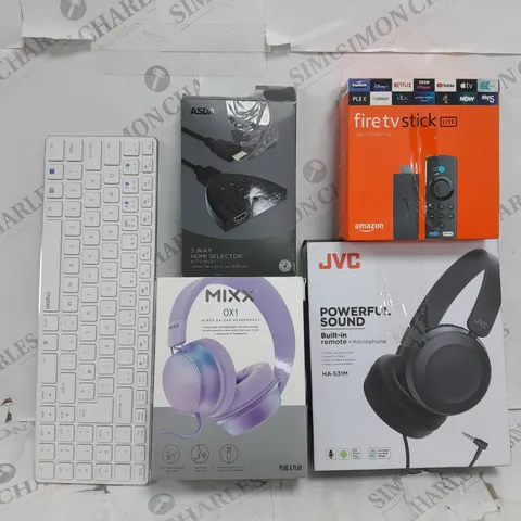 BOX OF APPROXIMATELY 20 ASSORTED ITEMS TO INCLUDE JVC HEADPHONES, FIRE STICK, KEYBOARD ETC