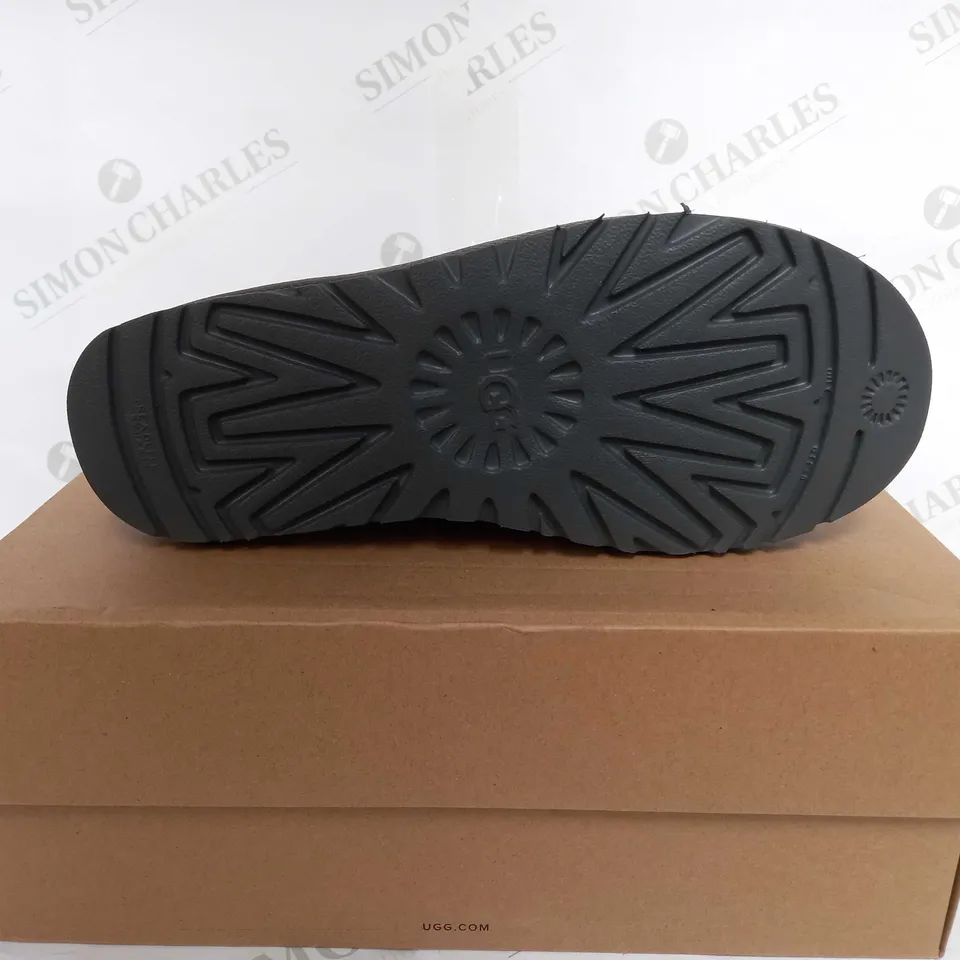 UGG W CLASSIC MINI II UGG BOOTS IN GREY - UK 7