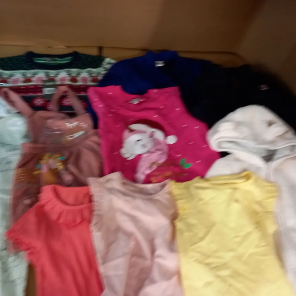 LARGE QUANTITY OF ASSORTED KIDS CLOTHING ITEMS 