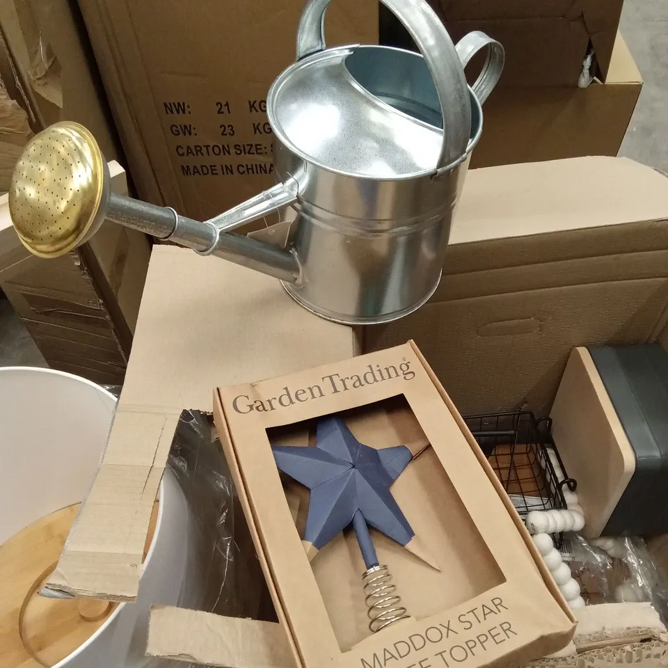 BOX OF ASSORTED DESIGNER HOUSEHOLD GOODS TO INCLUDE; WATERING CAN, TREE TOPPER, FOOD STORAGE TIN, METAL ORGANISERS ETC