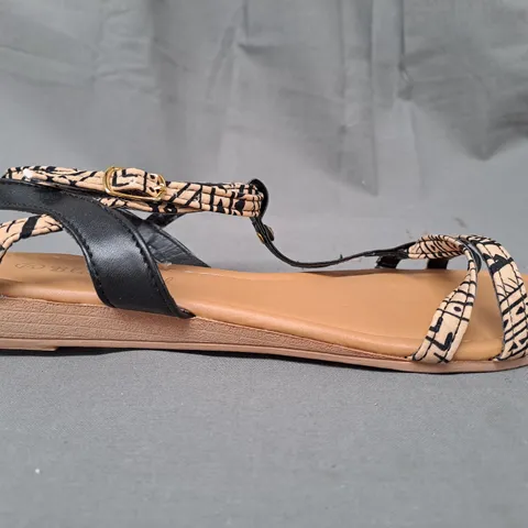 BOX OF APPROXIMATELY 8 PAIRS OF BLUE WALK OPEN TOE SANDALS IN BLACK/TAN IN VARIOUS SIZES