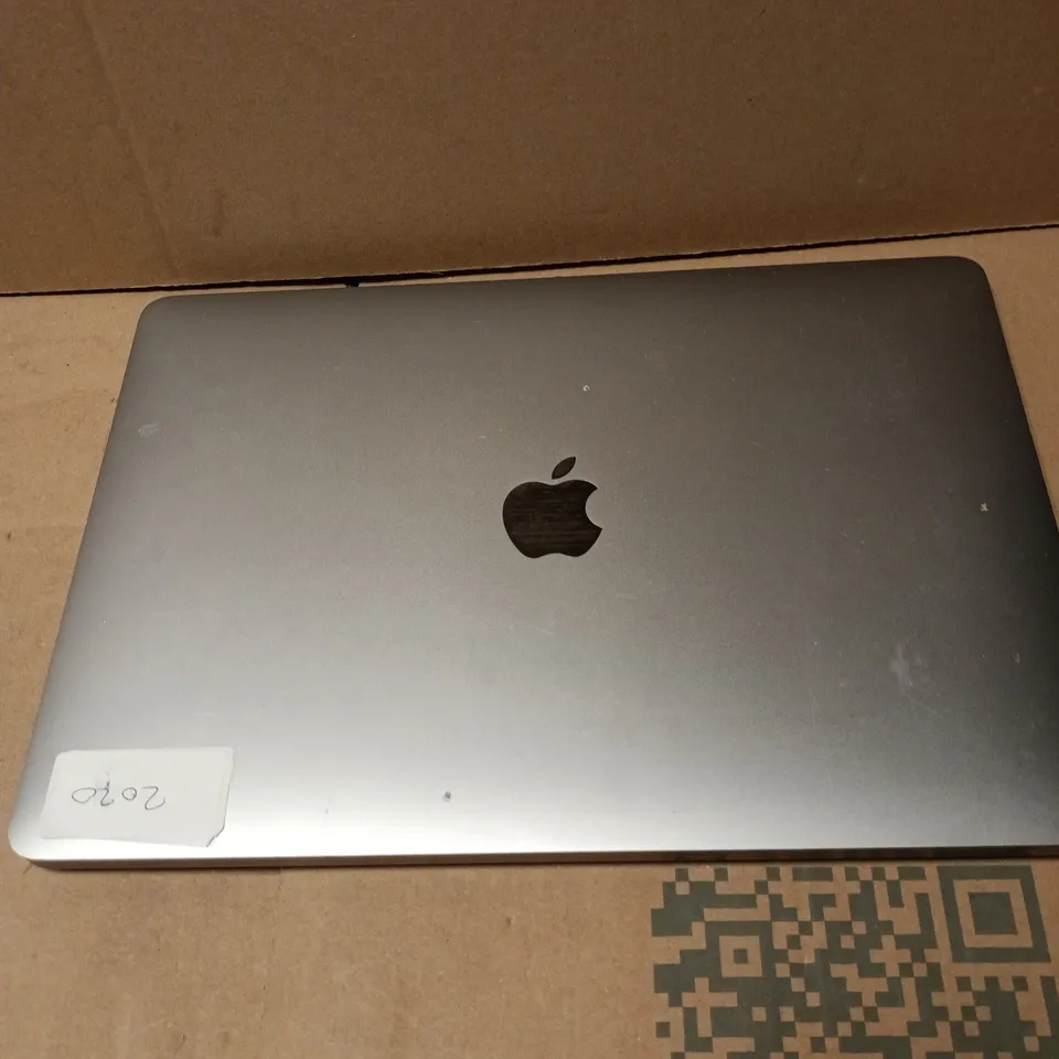APPLE MACBOOK AIR