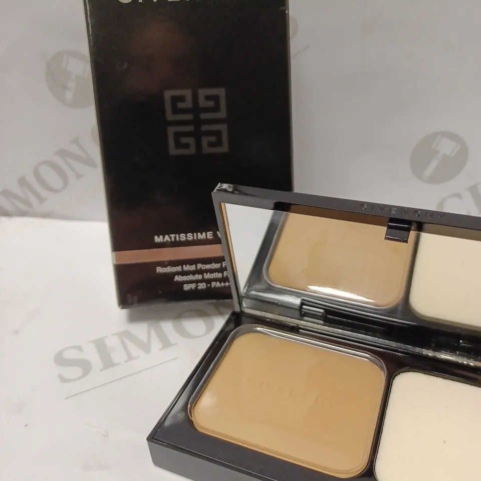 GIVENCHY MATISSIME VELVET RADIANT MAT POWDER FOUNDATION SPF20 - 05 MAT HONEY