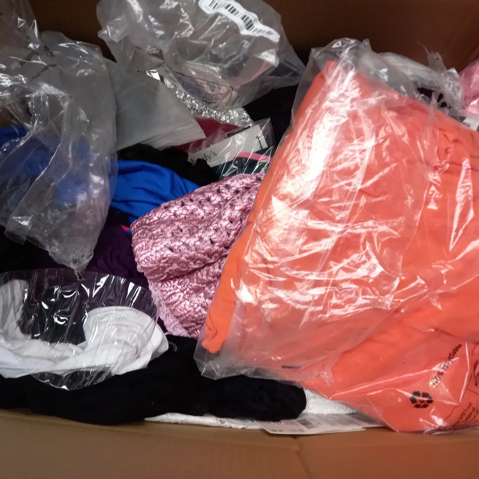 BOX OF APPROXIMATELY 25 ASSORTED CLOTHING ITEMS TO INCLUDE - HAT , TROUSERS , SHORTS ETC