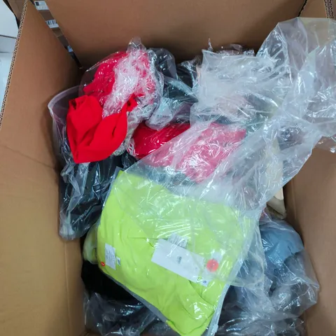BOX OF APPROXIMATELY 20 ASSORTED ITEMS TO INCLUDE: SUKRITI BAG