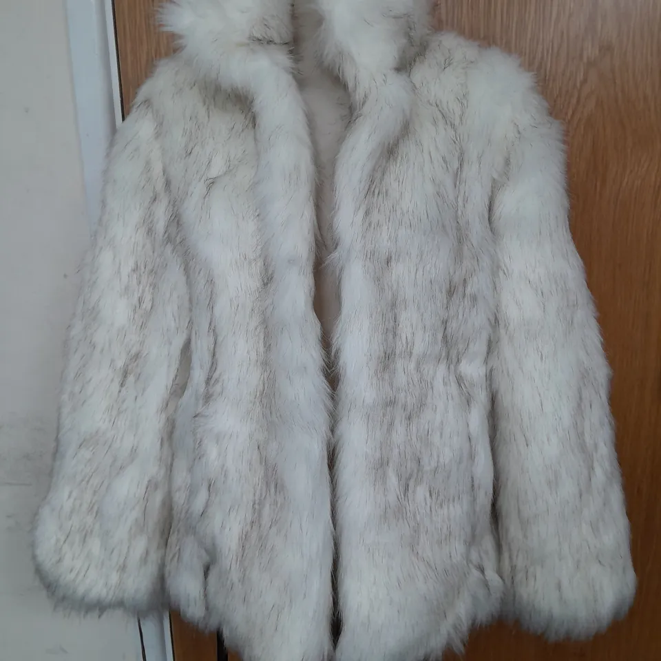 MISSPAP PREMIUM COLLARED FAUX FUR COAT IN WHITE - SIZE 10