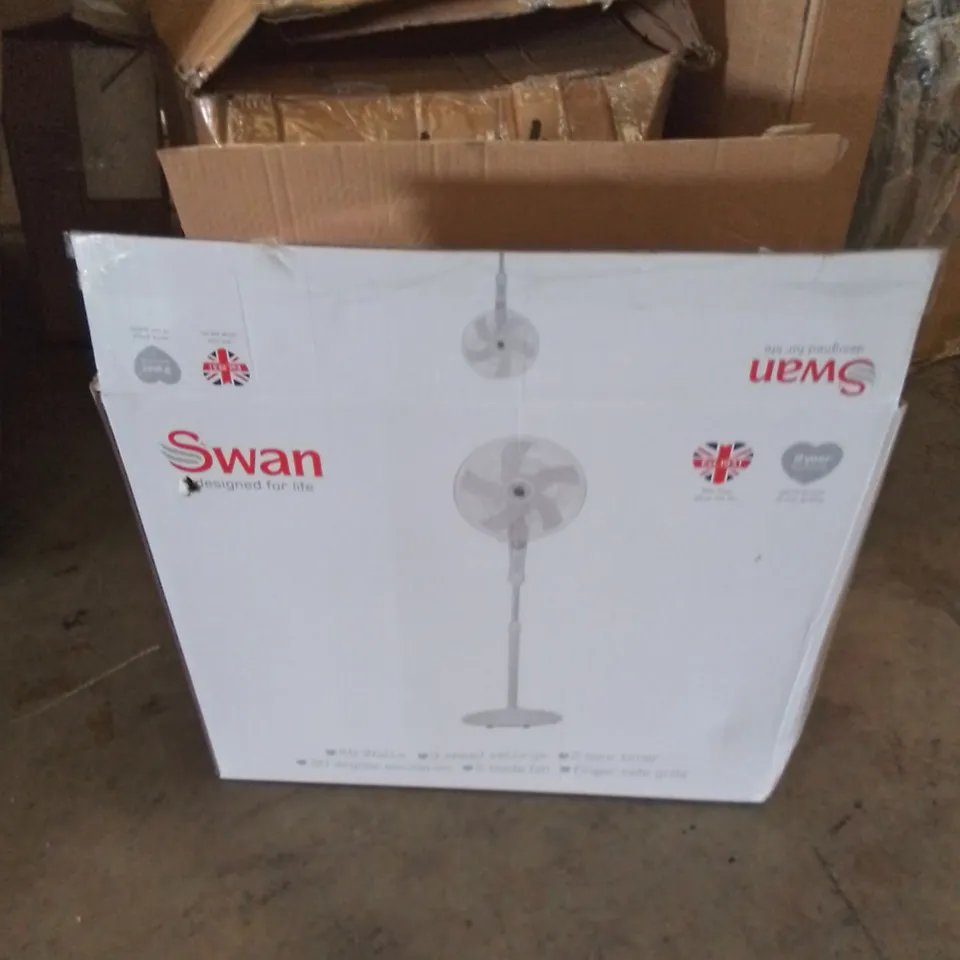 BOXED SWAN 16" PLASTIC STAND FAN - WHITE (1 BOX)