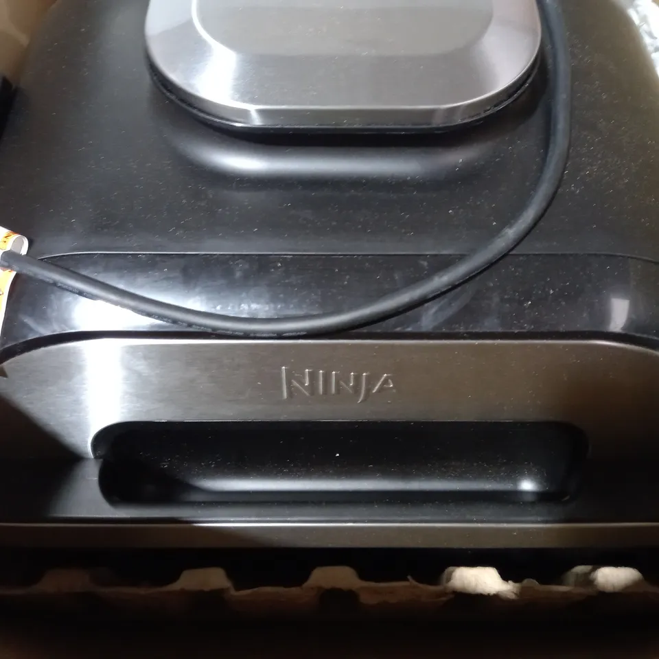 BOXED NINJA FOODI MAX HEALTH GRILL & AIR FRYER WITH AUTO IQ AG551UK