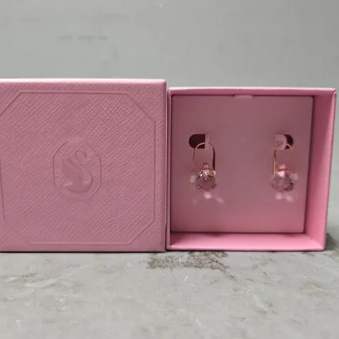 BOXED SWAROVSKI OORBELLEN ROSALINE 