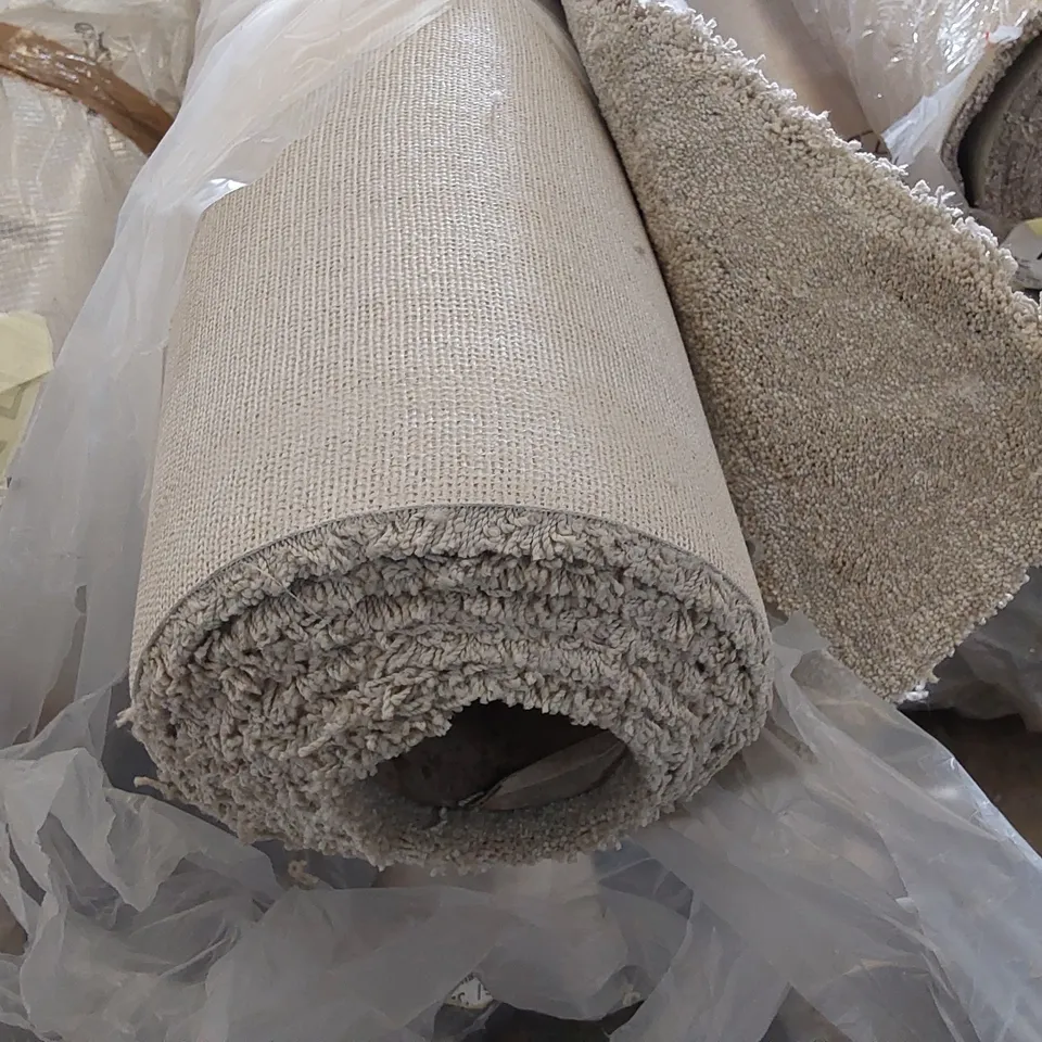 ROLL OF QUALITY ULTIMATE IMPRESSIONS PRECIOUS CARPET // SIZE: APPROX 4 X 3m