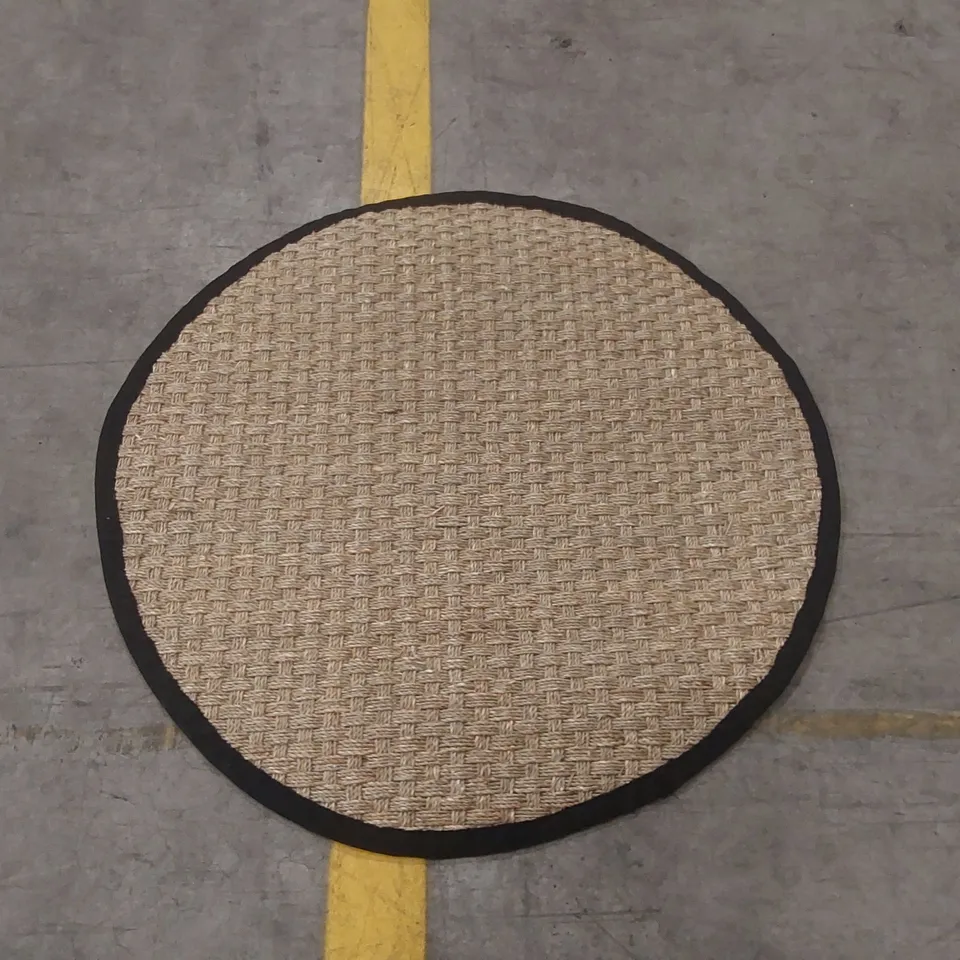 QUALITY SAFAVIEH ROUND NATURAL FIBER RUG - 3' D