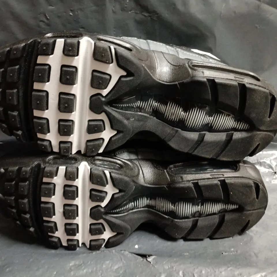 NIKE AIR MAX 95 TT TRAINERS IN BLACK - UK 5.5