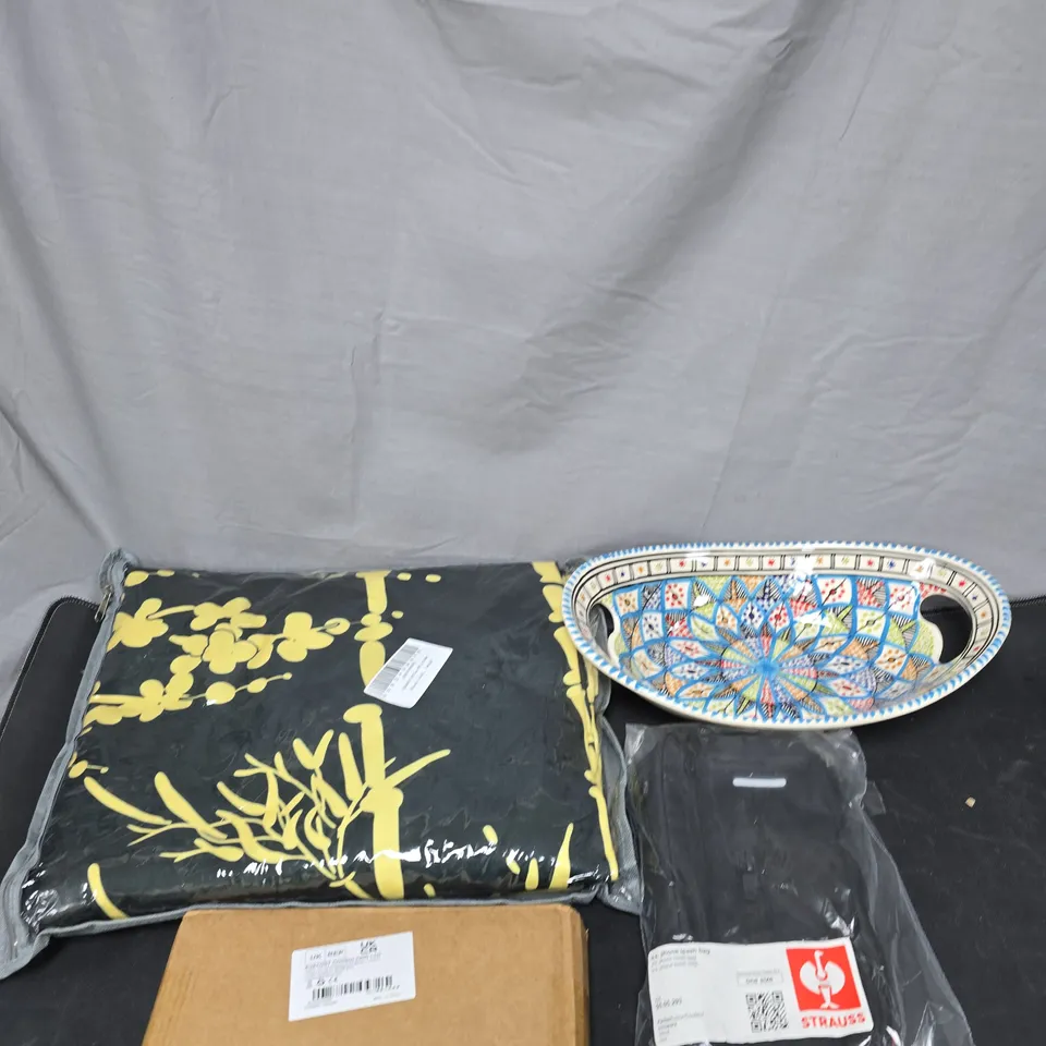 BOX OF APPROXIMATELY 15 ASSORTED HOUSEHOLD ITEMS TO INCLUDE DECORATIVE BOWL, CURTAINS AND ES PHONE LEASH BAG