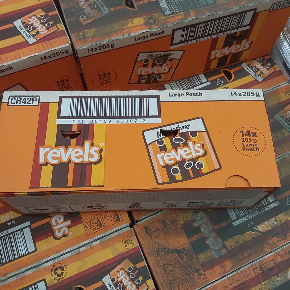 PALLET TO CONTAIN APPROX 35 BOXES OF REVELS CHOCOLATE - 14 X 205g POUCHES PER BOX // BEST BEFORE: 11/05/25