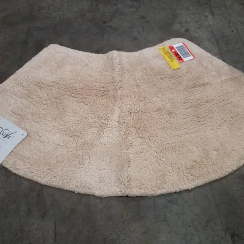CURVED SHOWER MAT