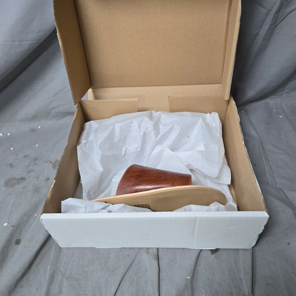 APRICOT LEATHER SLIDE SANDALS – BROWN, SIZE 6, MADE IN INDIA