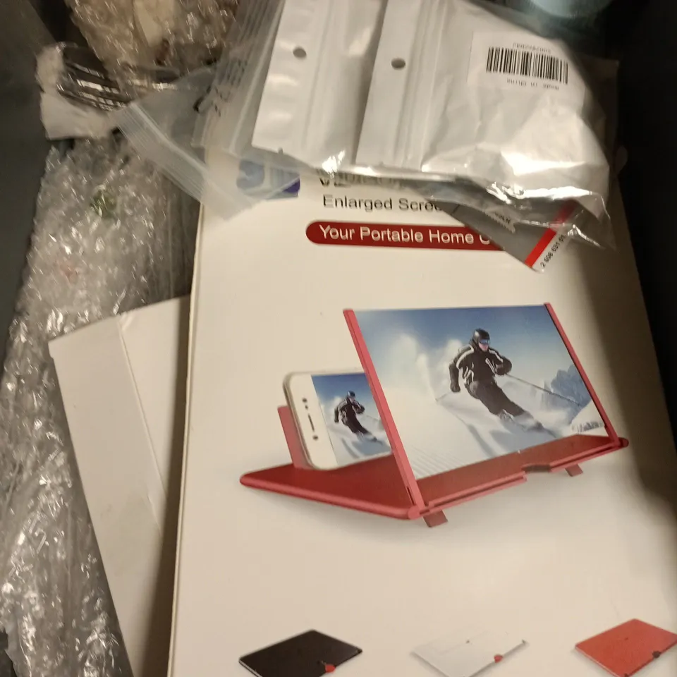 APPROXIMATELY 15 ASSORTED HOUSEHOLD ITEMS TO INCLUDE DOOR LOCK, MARINE WHISTLE, DUST BAGS ETC 