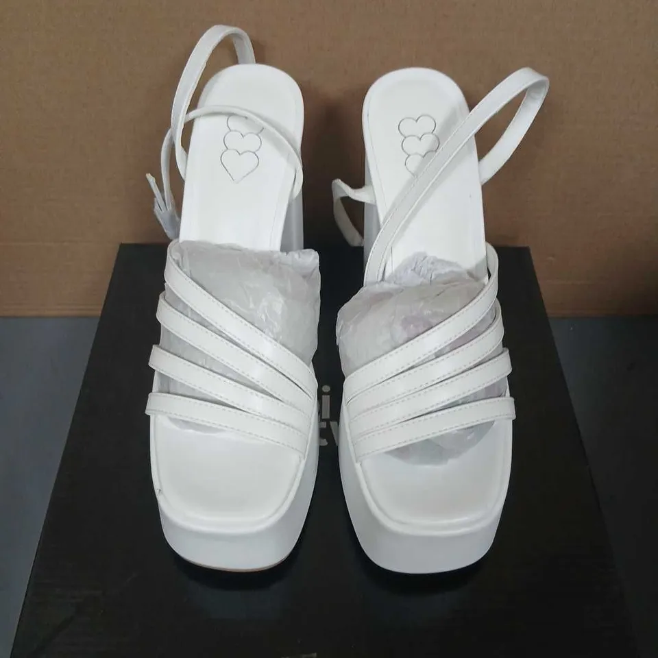 KOI FOOTWEAR DBP52 WHITE PU PLATFORM SANDALS – UK 5 (PAIR)