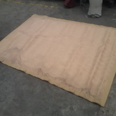 QUALITY DESIGNER AREA RUG APPROXIMATELY 140×190CM