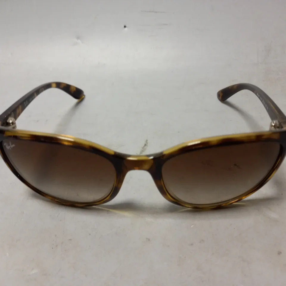 BOXED RAY-BAN SUNGLASSES