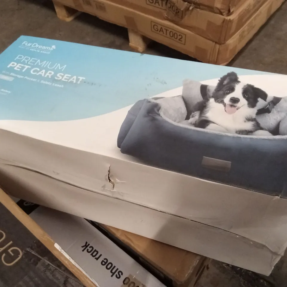BOXED FUR DREAMS PREMIUM PET CAR SEAT