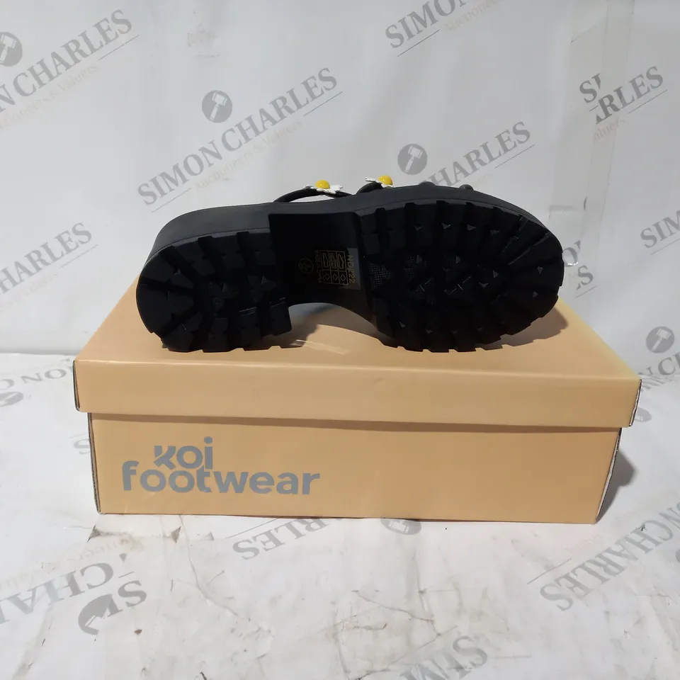 BRAND NEW BOXED PAIR OF KOI VEGAN BLOOMING DAISY OASIS STRAPPY SLIDERS IN BLACK - UK SIZE 3