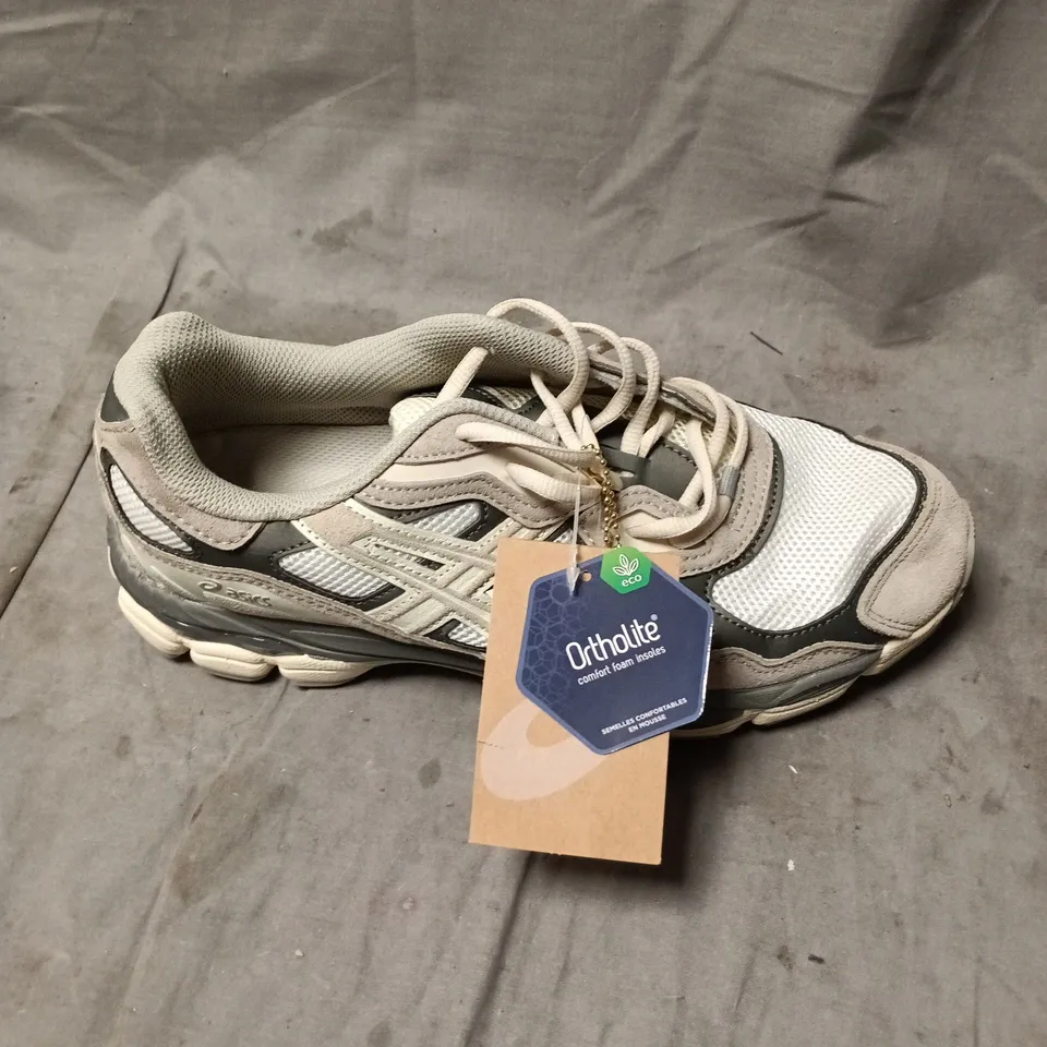 ASICS RUNNING SHOES - GREY/WHITE MESH WITH SUEDE OVERLAYS (ORTHOLITE TAG ATTACHED) SIZE 9