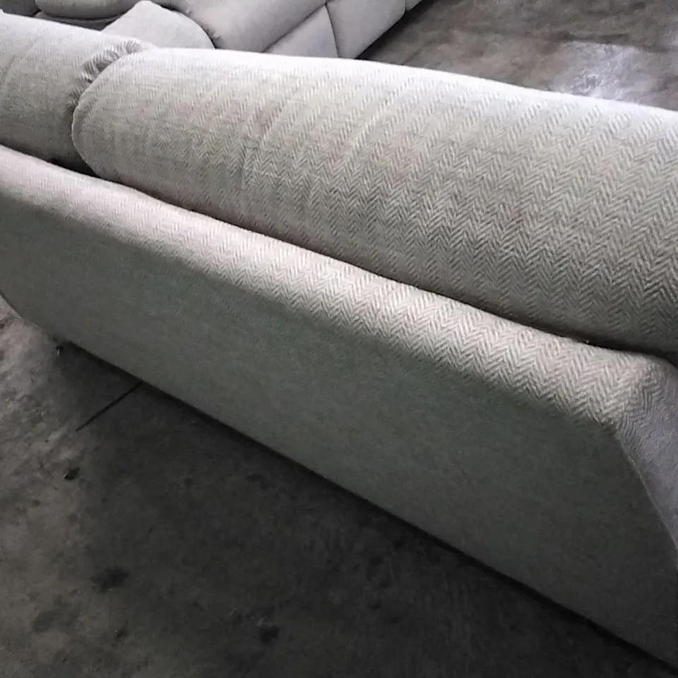 QUALITY BRITISH DESIGNED & MANUFACTURED G PLAN STRATFORD 3 SEATER CHEVRON MIST FABRIC SOFA