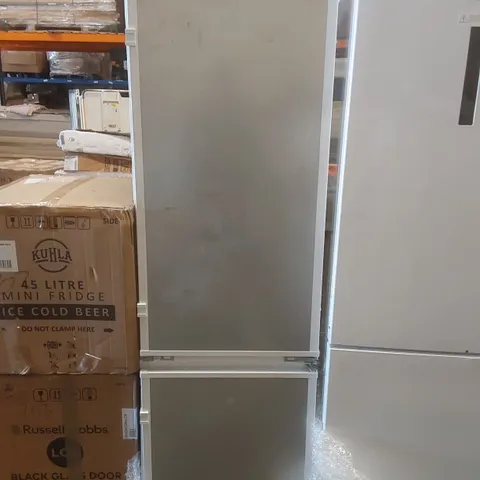 ELECTROLUX LNT3LF18S BUILT IN 70/30 LOW FROST FRIDGE FREEZER