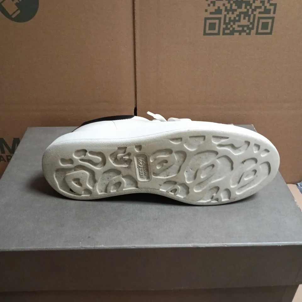 BOXED PAIR OF ALEXANDER MCQUEEN OVERSIZED TRAINERS IN WHITE LEATHER - 4