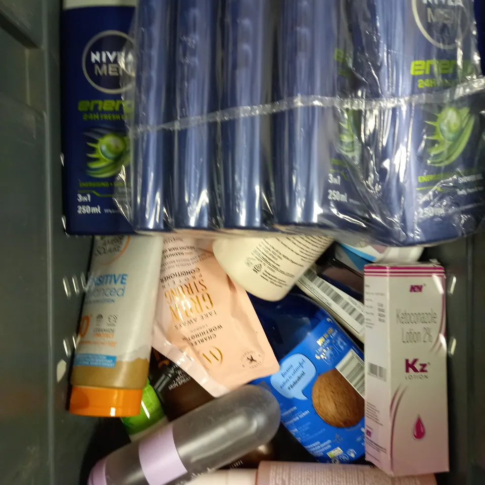 BOX OF APPROXIMATELY 25 ASSORTED HEALTH & BEAUTY PRODUCTS TO INCLUDE BIO-OIL, TROPIC REPAIRING FOOT REMEDY, EYELID WIPES ETC 