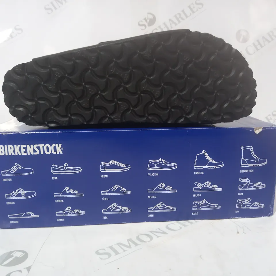 BOXED PAIR OF BIRKENSTOCK ARIZONA BS SANDALS IN BLACK EU SIZE 39