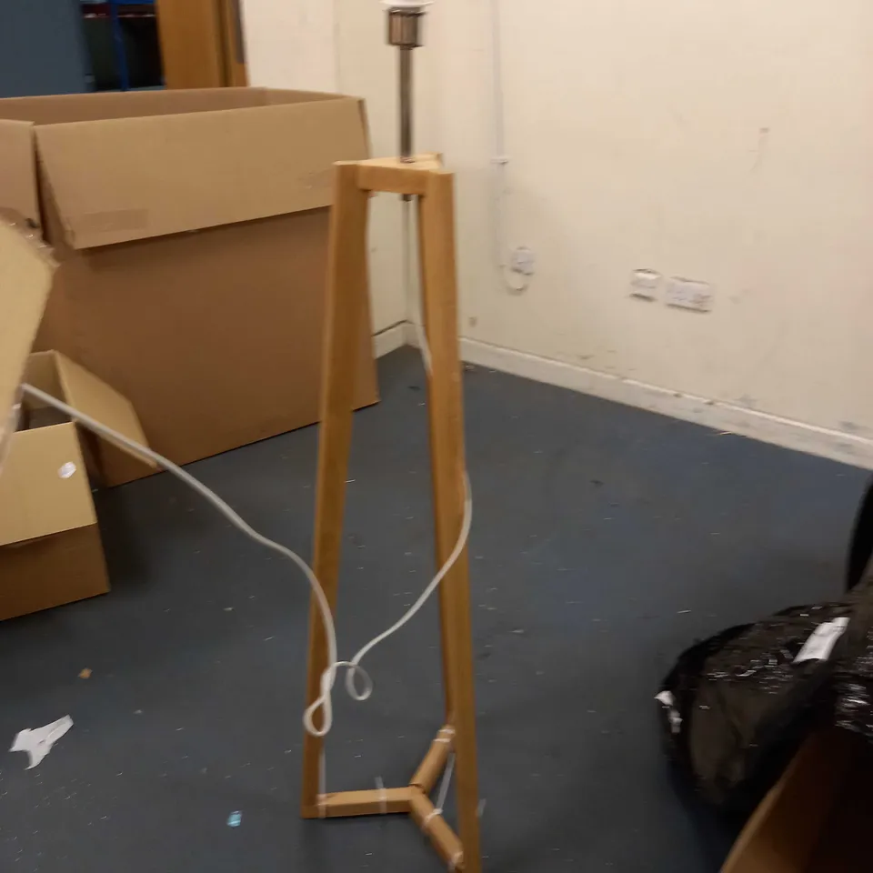 BOXED TRINITY OAK EFFECT FLOOR LAMP	
