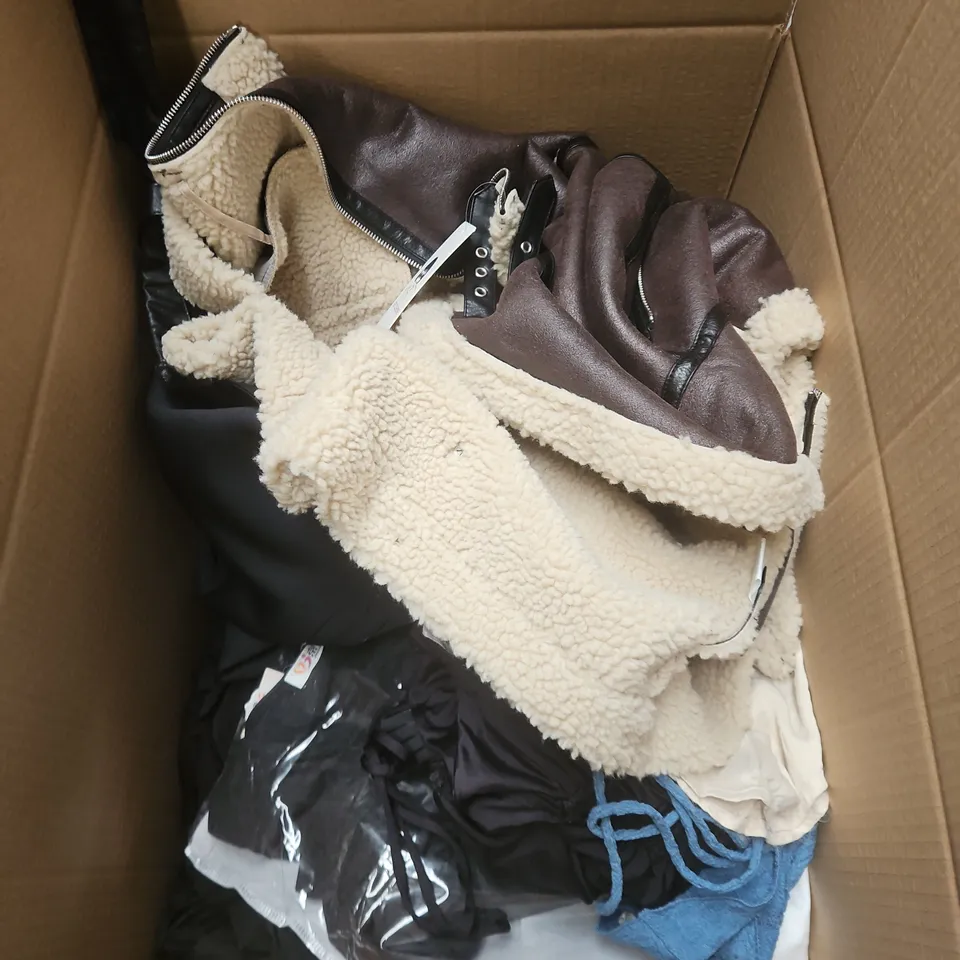 APPROXIMATELY 20 ASSORTED CLOTHING PRODUCTS IN VARIOUS STYLES & SIZES TO INCLUDE JUMPERS, T-SHIRTS, DRESSES ETC