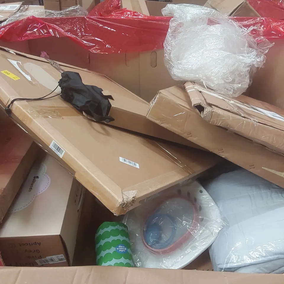 PALLET CONTAINING A LARGE QUANTITY OF ASSORTED ITEMS INCLUDING: KICHPOWER INDUCTION COOKER, FOLDING CLOTHES HANGER, JIGSAW BOARD, MULTIFUNCTIONAL STEAM CLEANER, UMBRELLA ECT