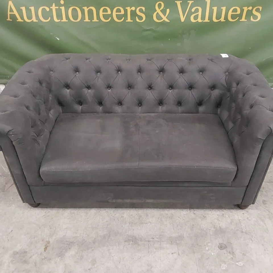 QUALITY DESIGNER GREY FABRIC UPHOLSTERED BUTTON BACK SOFA