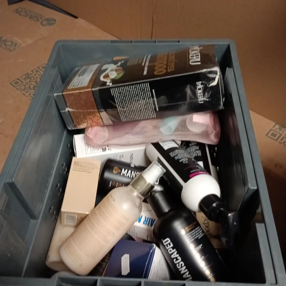 APPROXIMATELY 20 ASSORTED COSMETIC ITEMS INCLUDING MEDICUBE ZERO FOAM CLEANSER , SCHWARZKOPF PROTECTION SPRAY AND MANSCAPED BODY WASH 