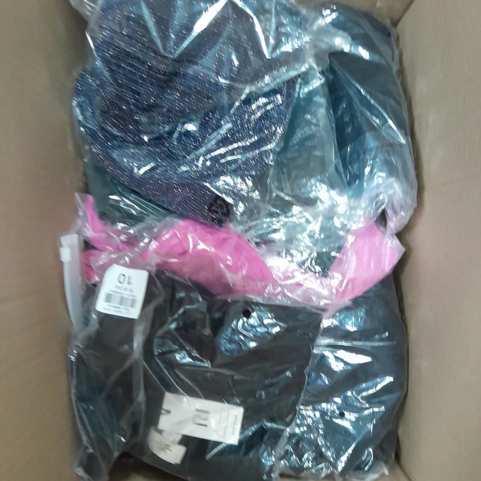 LOT OF APPROX 16 CLOTHING ITEMS IN VARIOUS BRANDS, STYLES, COLOURS AND SIZES