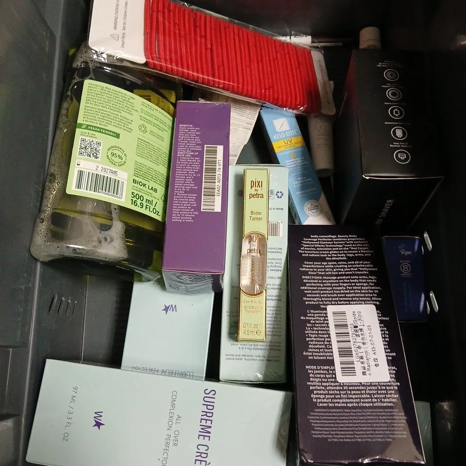 APPROXIMATELY 20 ASSORTED HEALTH & BEAUTY PRODUCTS TO INCLUDE CETAPHIL OILY SKIN CLEANSER, REN EVERCALM GENTLE CLEANSING GEL, PIXI BROW TAMER, ETC