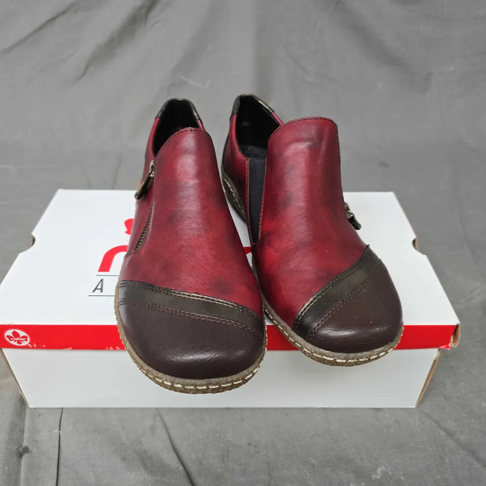 BOXED PAIR OF RIEKER RED COMBINATION ZIP SHOES - 6
