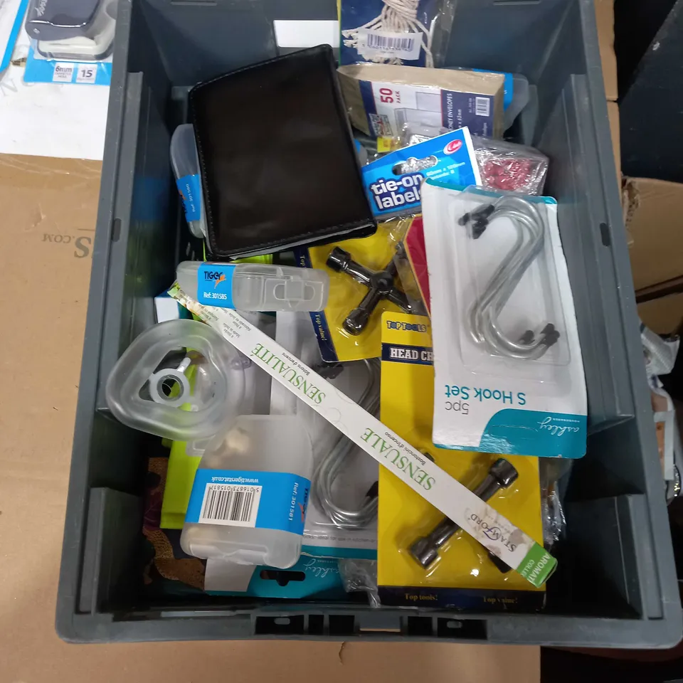 BOX OF APPROX 30 ASSORTED ITEMS TO INCLUDE - DOUBLE SIDED TAPE, R7S LED LAMP, METAL STAPLER ETC