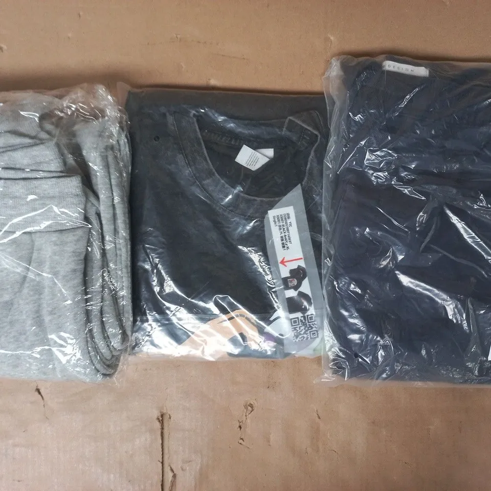 APPROXIMATELY 20 ASSORTED CLOTHING AND FASHION PRODUCTS IN VARIOUS STYLES AND SIZES - COLLECTION ONLY