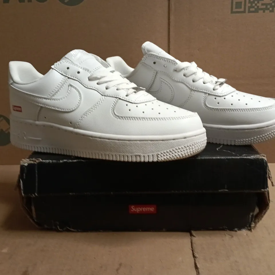 BOXED PAIR OF NIKE AIR FORCE 1 TRAINERS IN WHITE SIZE UK 6