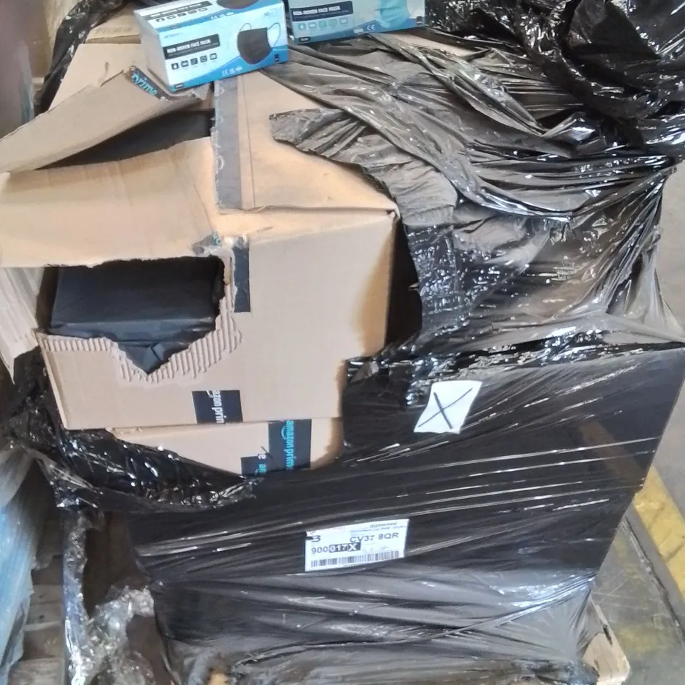 PALLET CONTAINING LARGE QUANTITY OF NON-WOVEN FACE MASKS