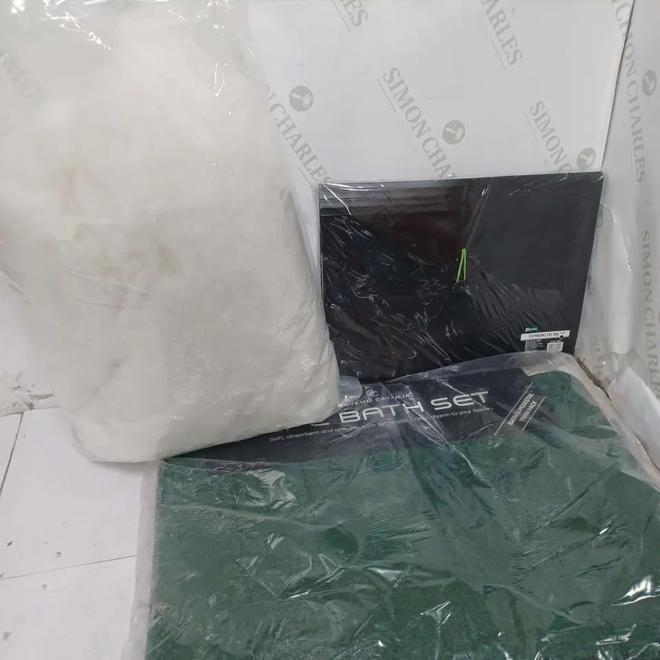 APPROXIMATELY 15 ASSORTED HOUSEHOLD ITEMS TO INCLUDE COTTON WOOL, GAVENO CAVALIA 2PC BATH SET, EXPANDING FILE BAG, ETC