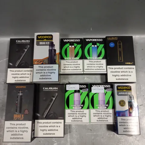 APPROXIMATELY 20 VAPES & E-CIGARETTES TO INCLUDE CALIBURN, VAPORESSO, ARGUS G2 ETC