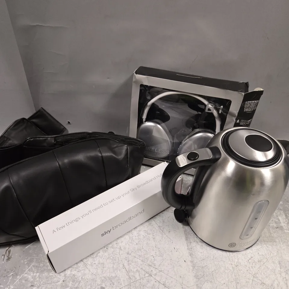 APPROXIMATELY 10 ASSORTED ELECTRICAL PRODUCTS TO INCLUDE KETTLE, NECK MASSAGER, HEADPHONES ETC 