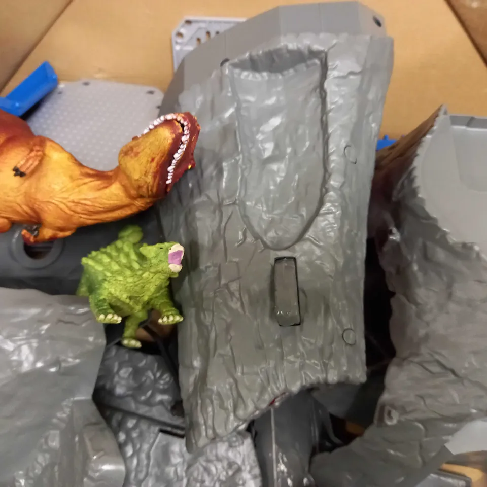 SCHLEICH DINOSAUR PLAY SET